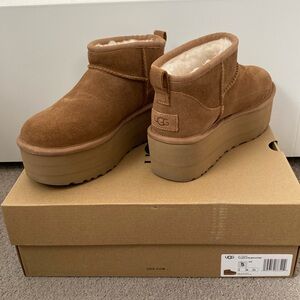UGG mini platform size 5, worn once